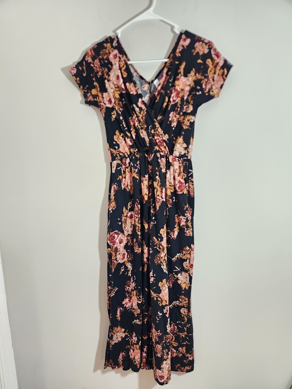 Latched Mama Black Floral Wrap Jumpsuit Romper Breastfeeding Nursing V-neck Soft